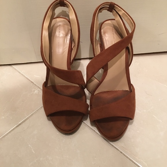 ZARA | Camel Side-CutOut Sandals - Picture 2 of 7